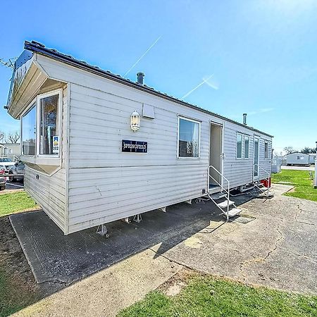 Superb Caravan At Seawick Holiday Park, Sleeps 8 Ref 27202Sw Clacton-on-Sea Eksteriør billede