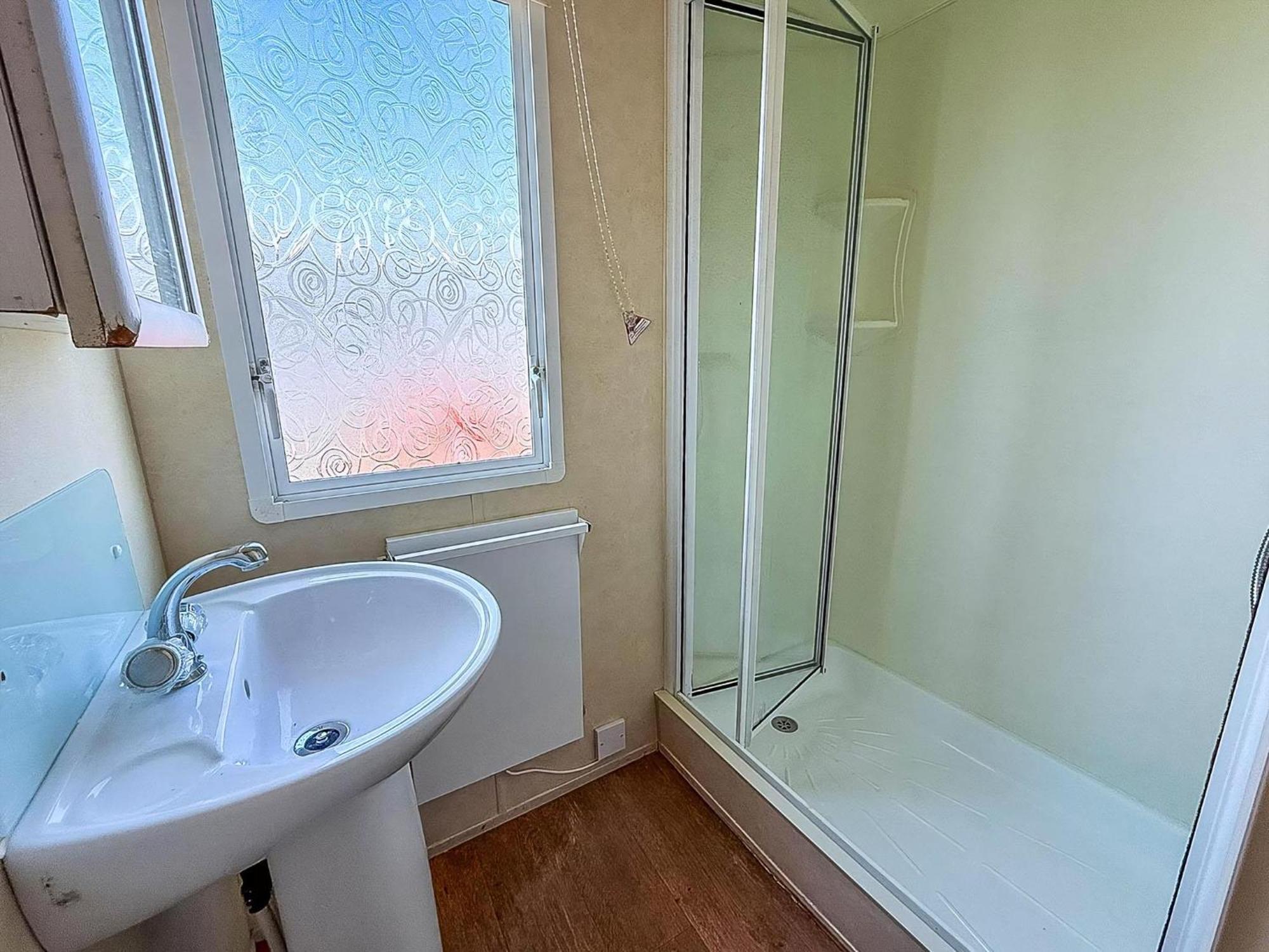 Superb Caravan At Seawick Holiday Park, Sleeps 8 Ref 27202Sw Clacton-on-Sea Eksteriør billede