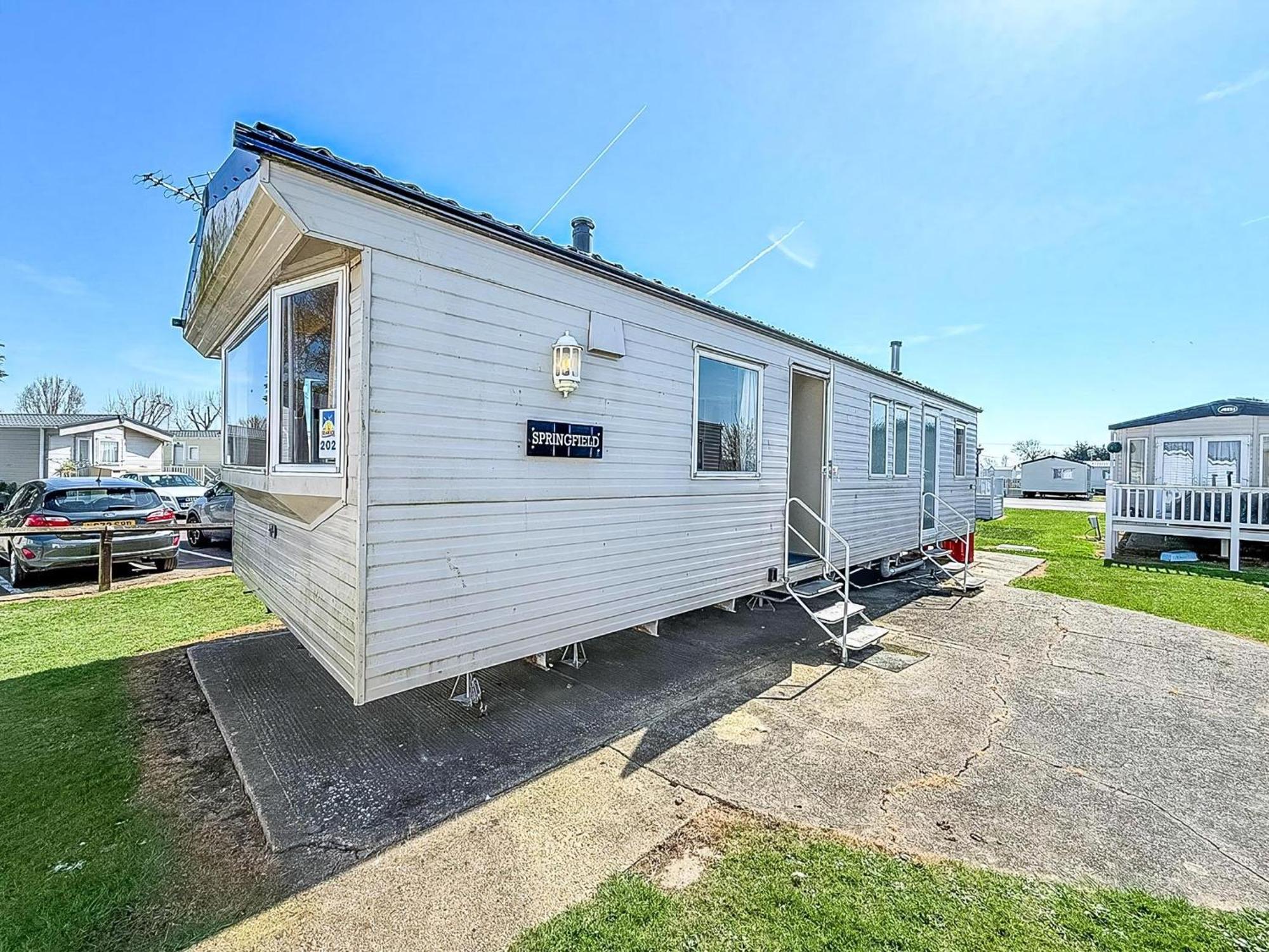 Superb Caravan At Seawick Holiday Park, Sleeps 8 Ref 27202Sw Clacton-on-Sea Eksteriør billede