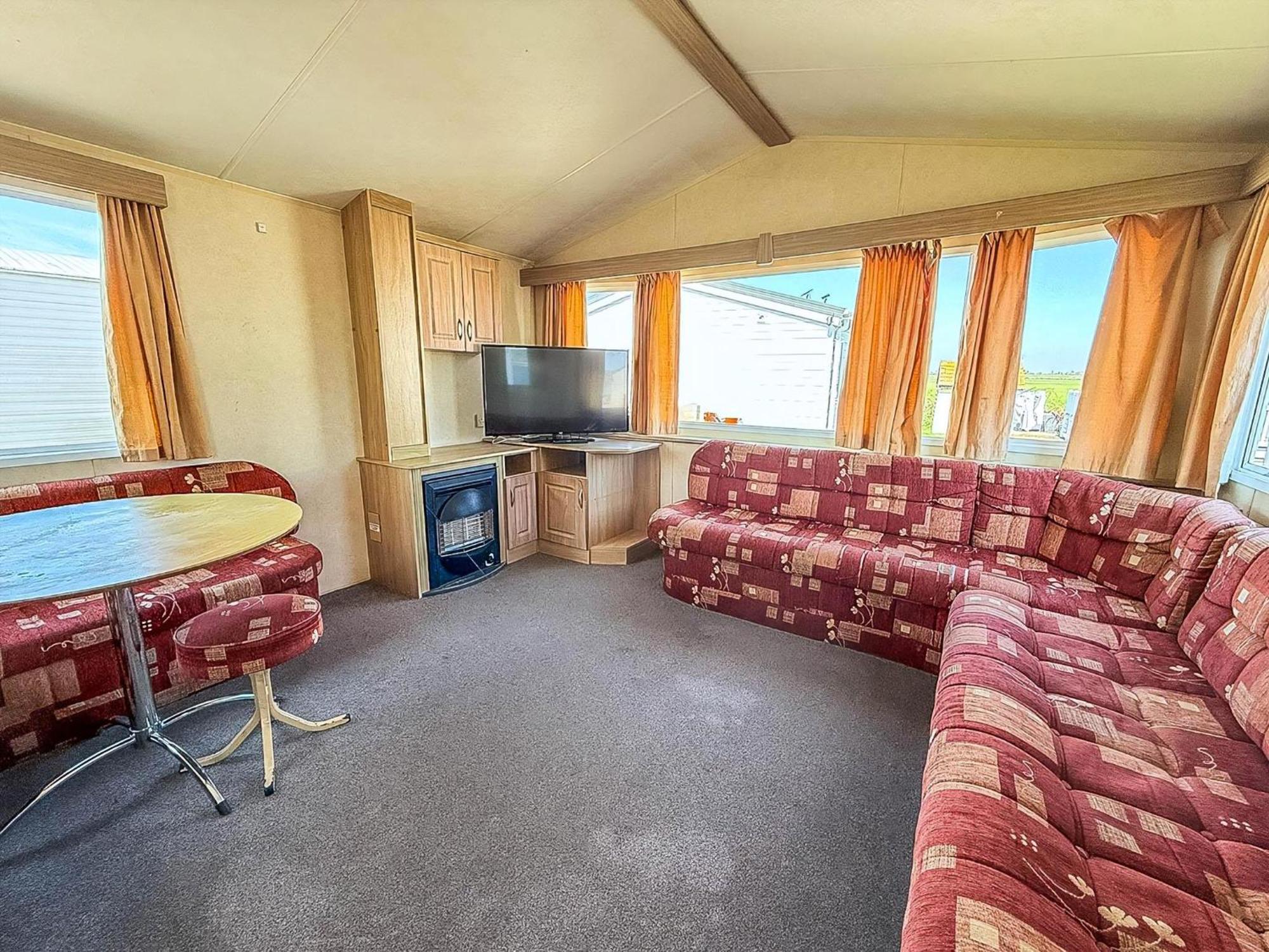 Superb Caravan At Seawick Holiday Park, Sleeps 8 Ref 27202Sw Clacton-on-Sea Eksteriør billede